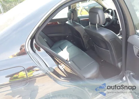 2008 Mercedes-Benz C 300 Luxury/Sport z USA, uszkodzony, nr VIN WDDGF54X68R010384